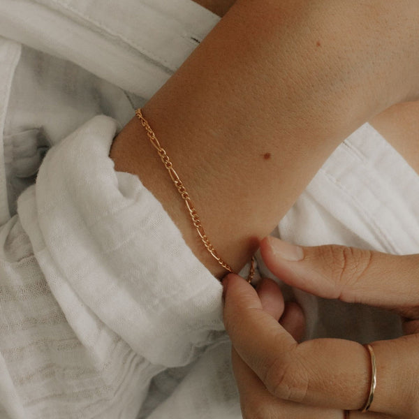 Figaro Chain Link Bracelet - - Bracelets - Ofina